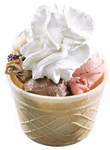 Gemischtes Eis im Becher *